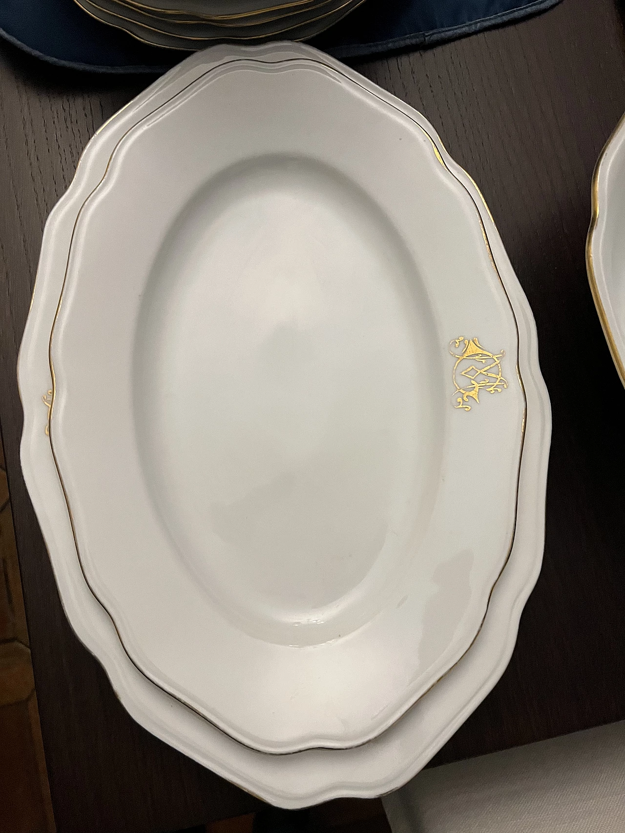 Servizio da tavola in porcellana con dettagli in oro 24 carati, inizio '900 19