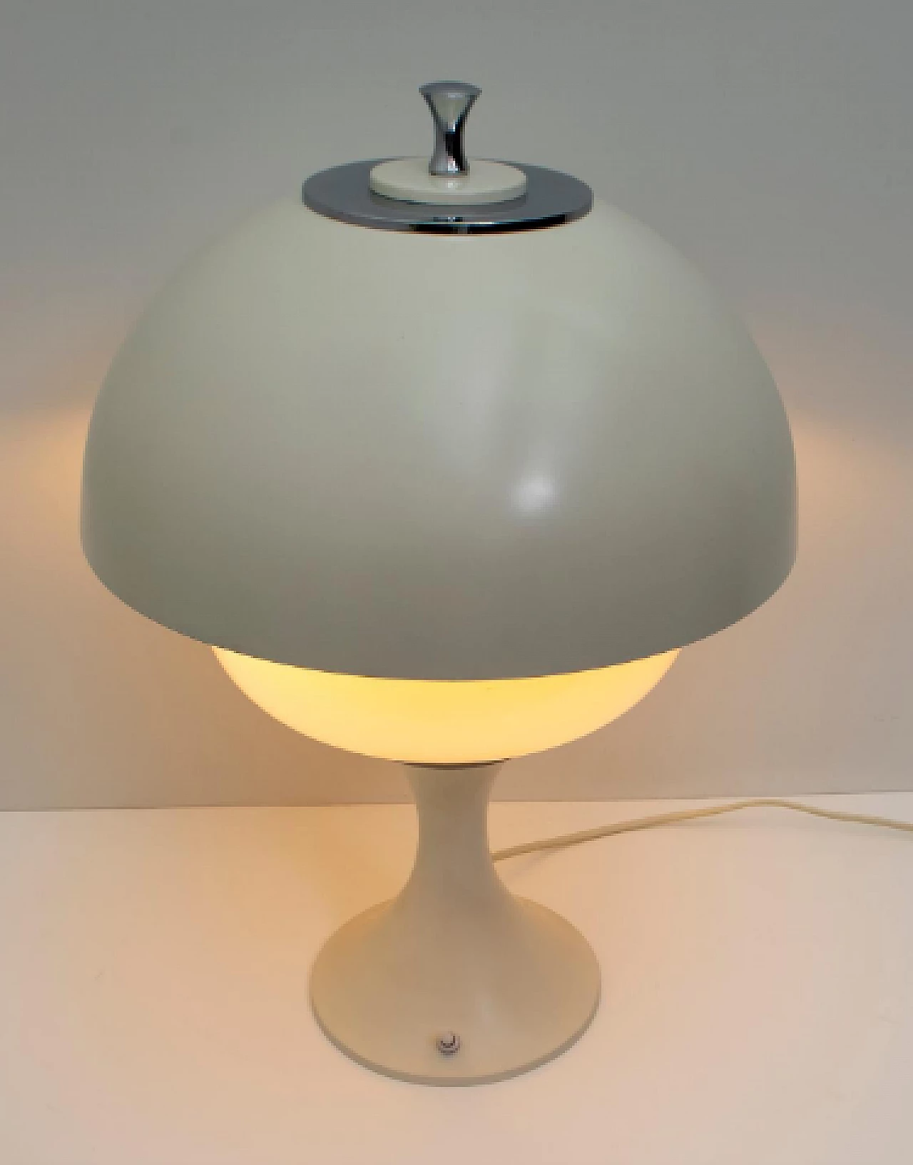 Lampada da tavolo in alluminio attribuita a Gaetano Sciolari, anni '60 2