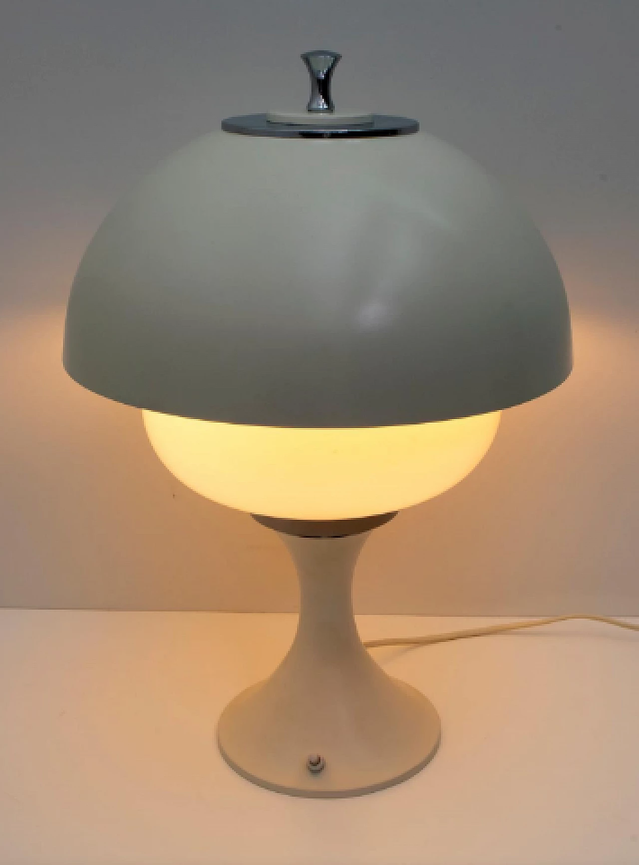 Lampada da tavolo in alluminio attribuita a Gaetano Sciolari, anni '60 3
