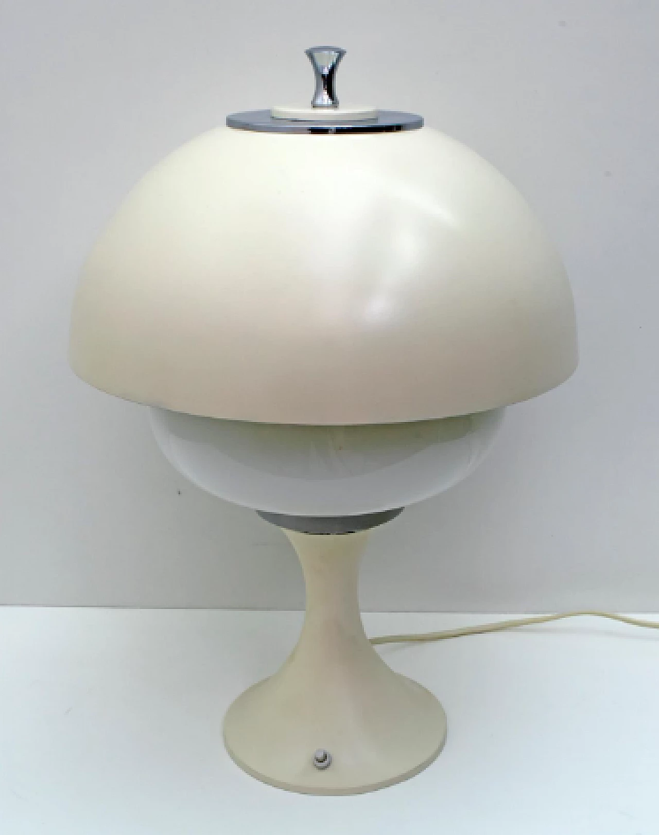 Lampada da tavolo in alluminio attribuita a Gaetano Sciolari, anni '60 4