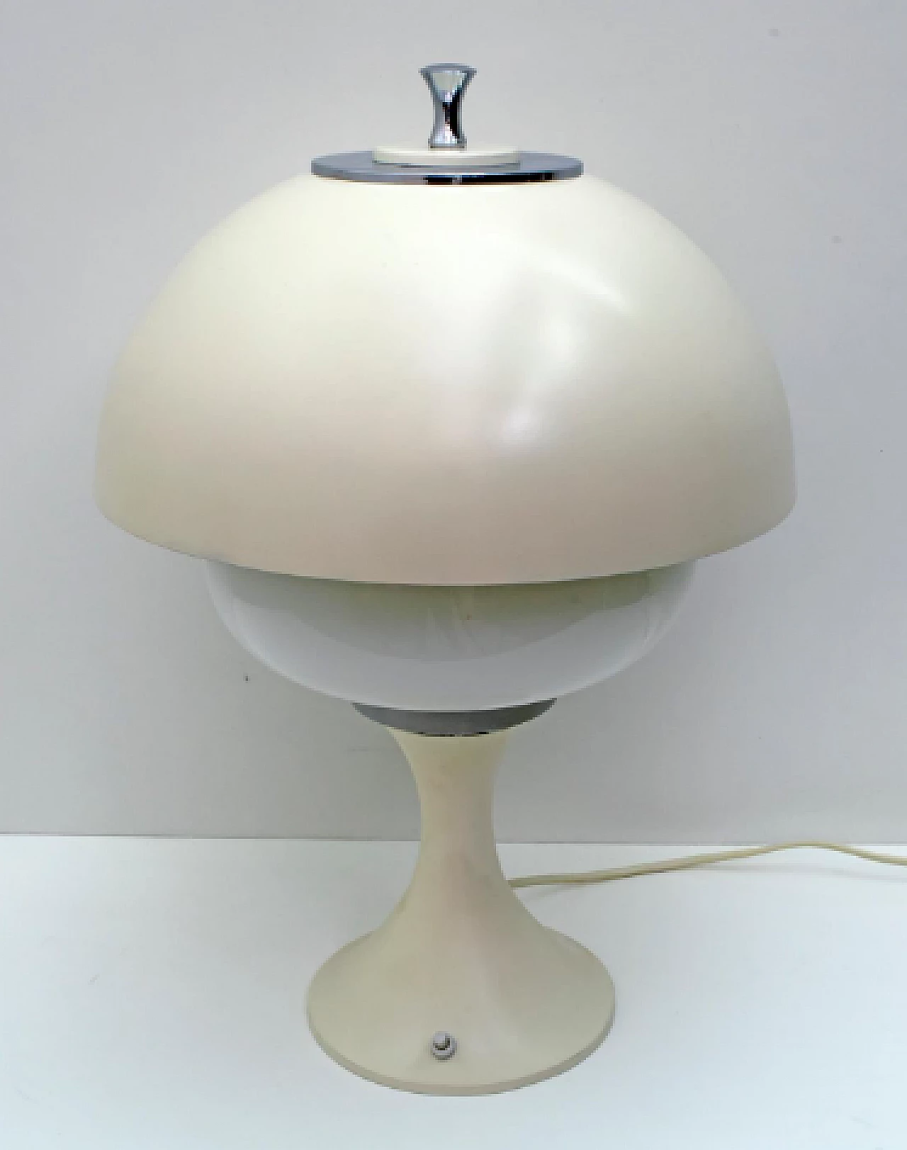 Aluminum table lamp attributed to Gaetano Sciolari, 1960s 4