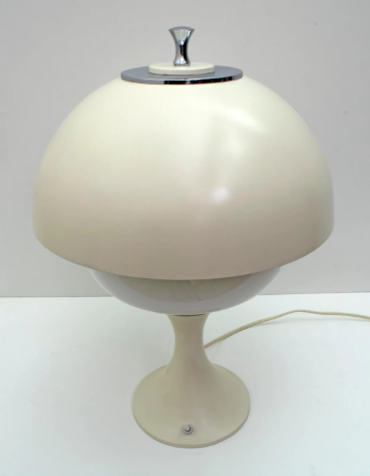 Lampada da tavolo in alluminio attribuita a Gaetano Sciolari, anni '60 5