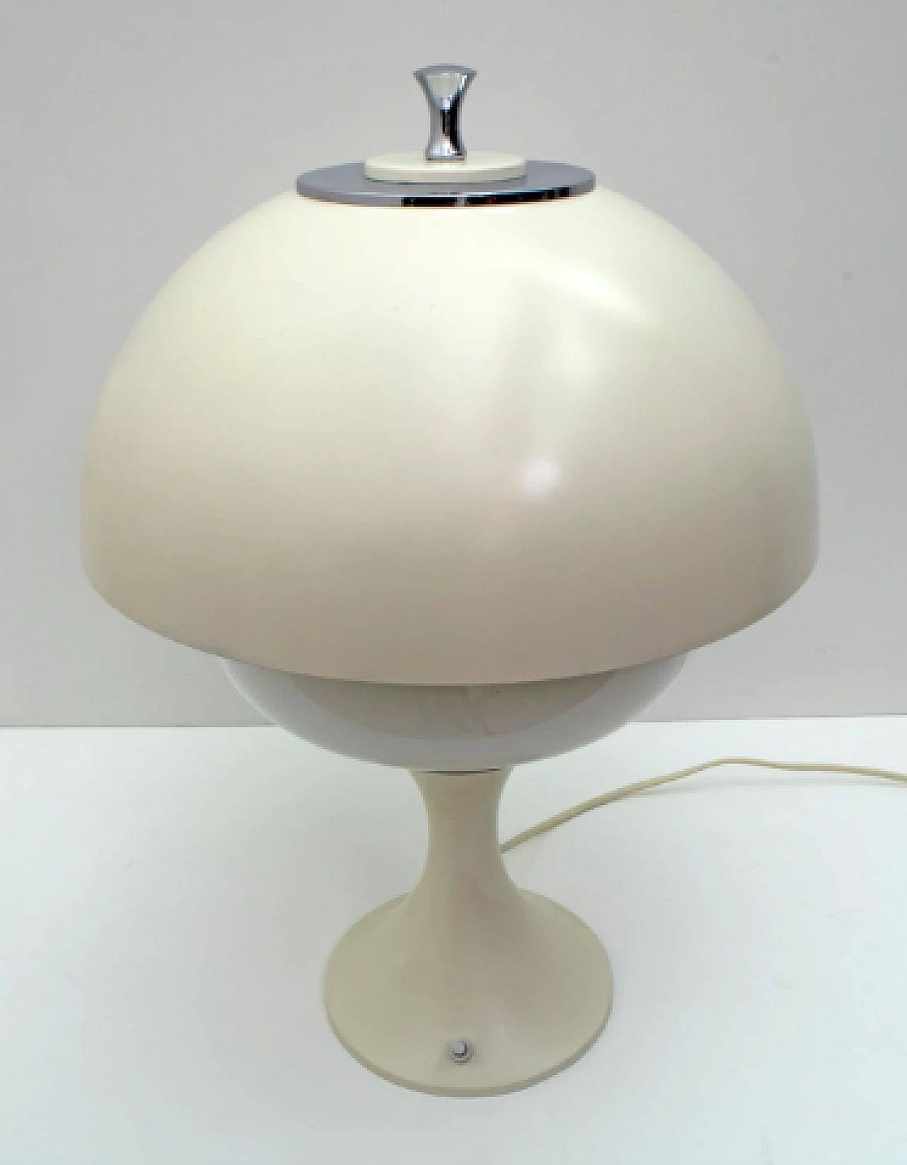 Aluminum table lamp attributed to Gaetano Sciolari, 1960s 5