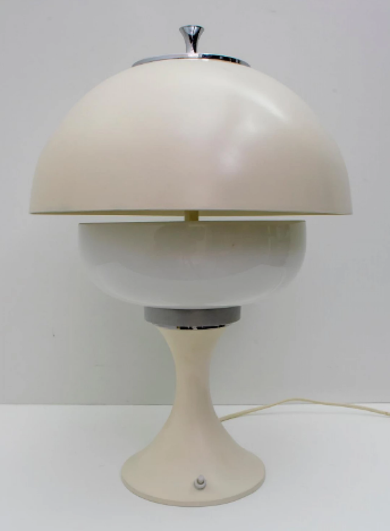 Lampada da tavolo in alluminio attribuita a Gaetano Sciolari, anni '60 8