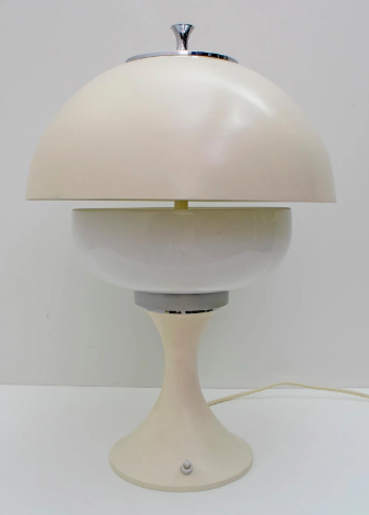 Lampada da tavolo in alluminio attribuita a Gaetano Sciolari, anni '60 9