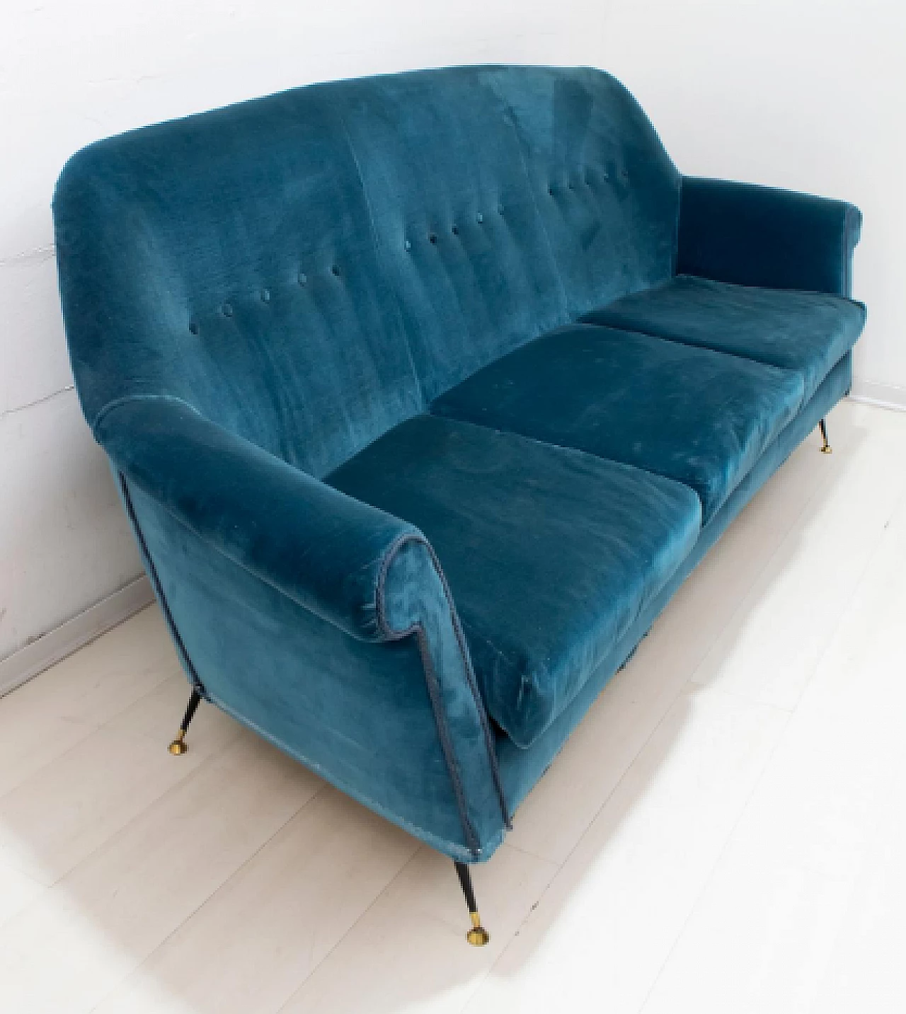 Divano in velluto blu di Gigi Radice per Minotti, anni '50 3