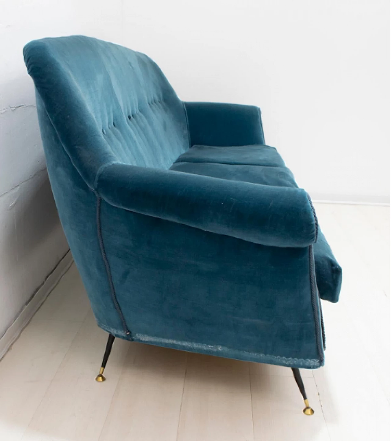 Divano in velluto blu di Gigi Radice per Minotti, anni '50 4