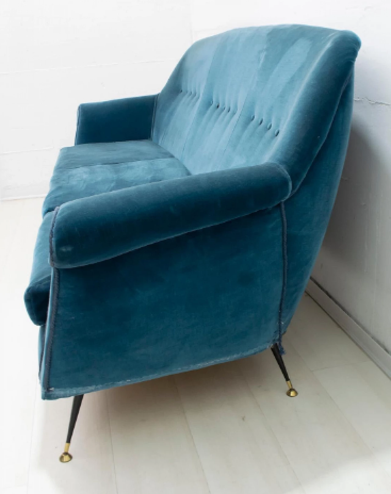 Blue velvet sofa by Gigi Radice for Minotti, 1950s 5