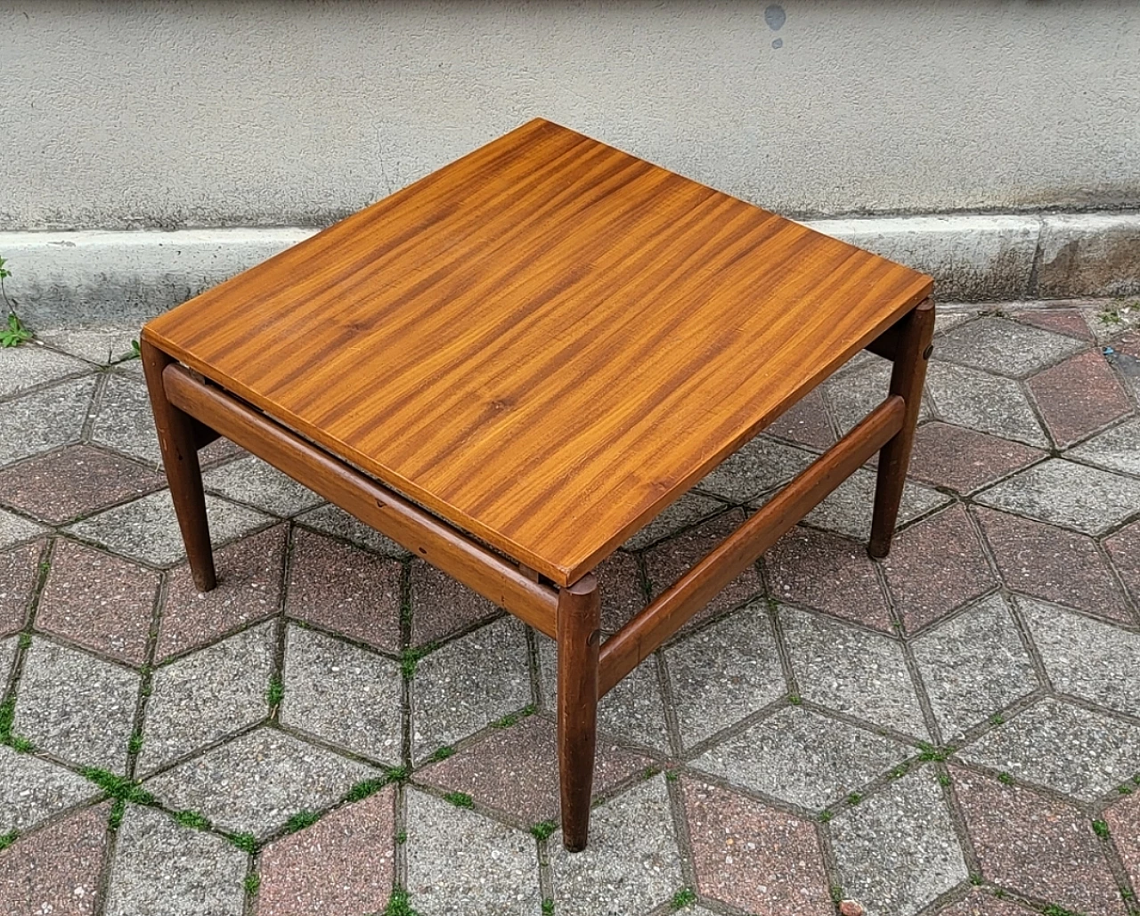 Tavolino quadrato in legno massello di Ico Parisi, anni '60 1