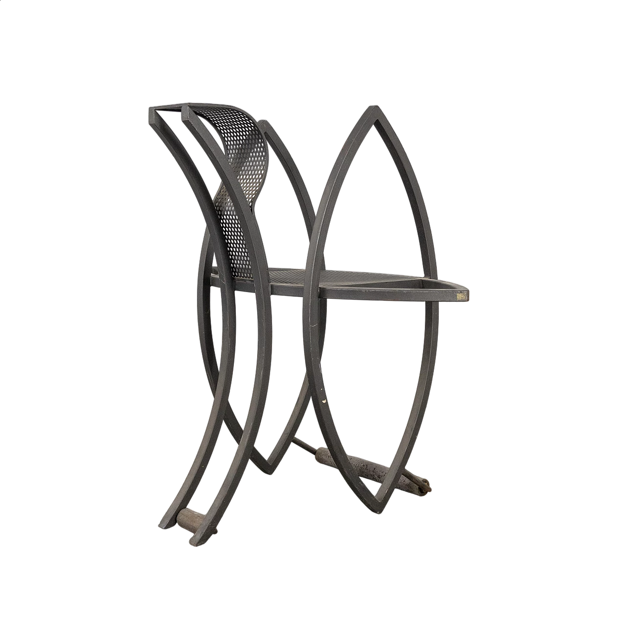 Sculptural chair in painted iron, 1970s 11