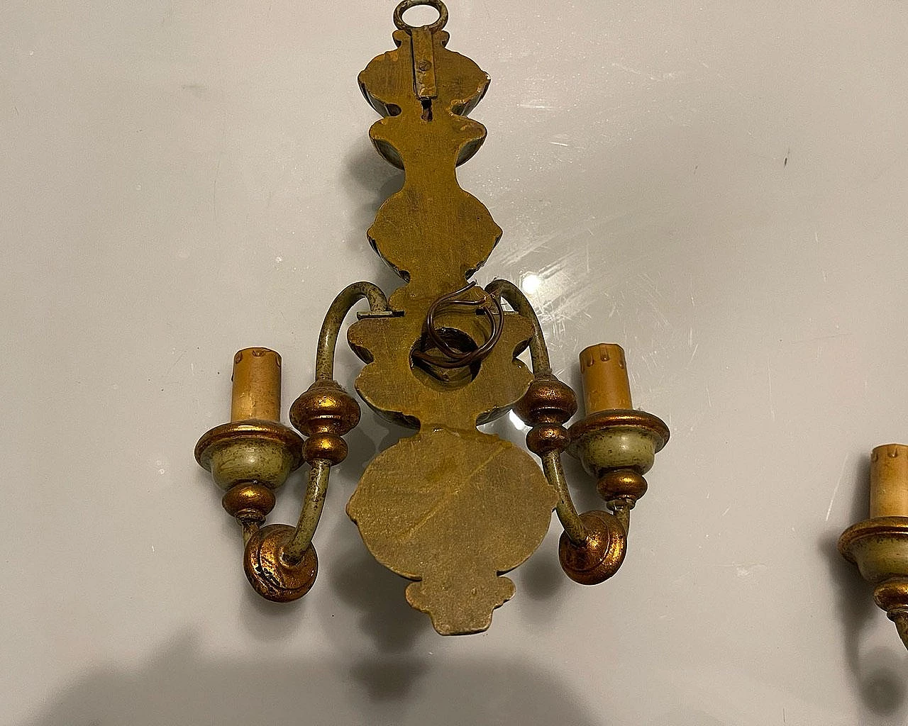 Coppia di applique a due luci in legno, anni '70 5