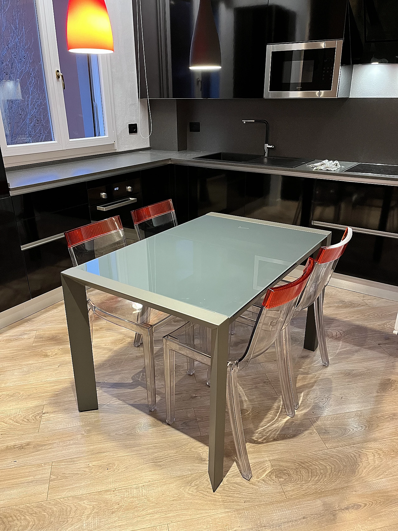 Phoenix extending table in tempered glass and steel, 2000s 1