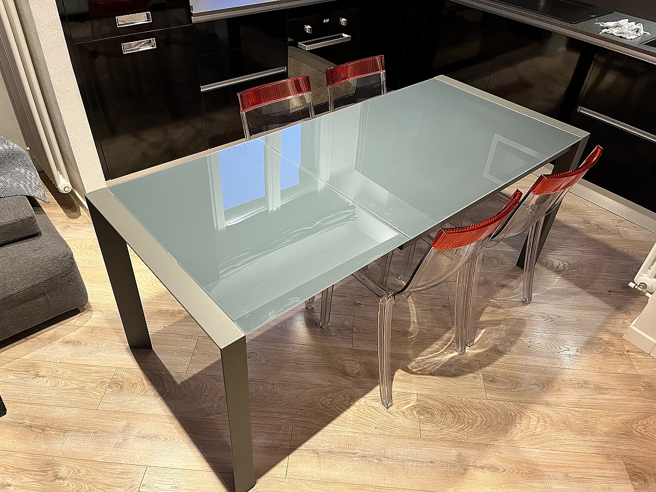 Phoenix extending table in tempered glass and steel, 2000s 3