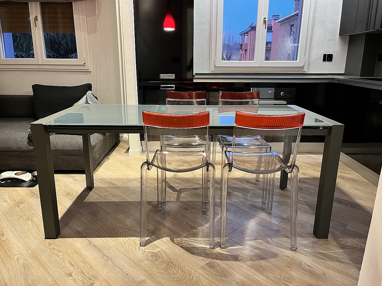 Phoenix extending table in tempered glass and steel, 2000s 5