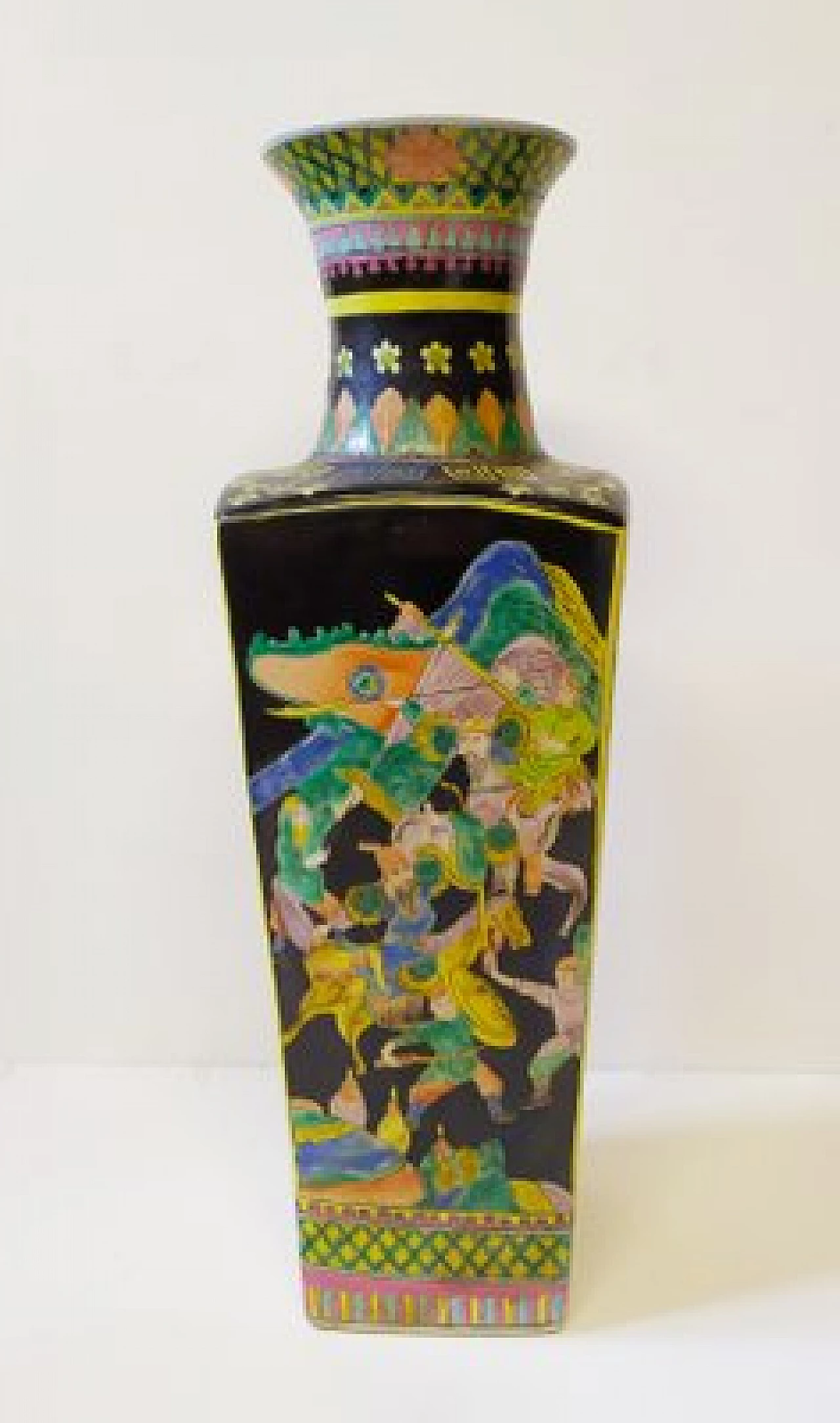 Vaso cinese in porcellana nera con decorazione multicolore, inizio '900 20