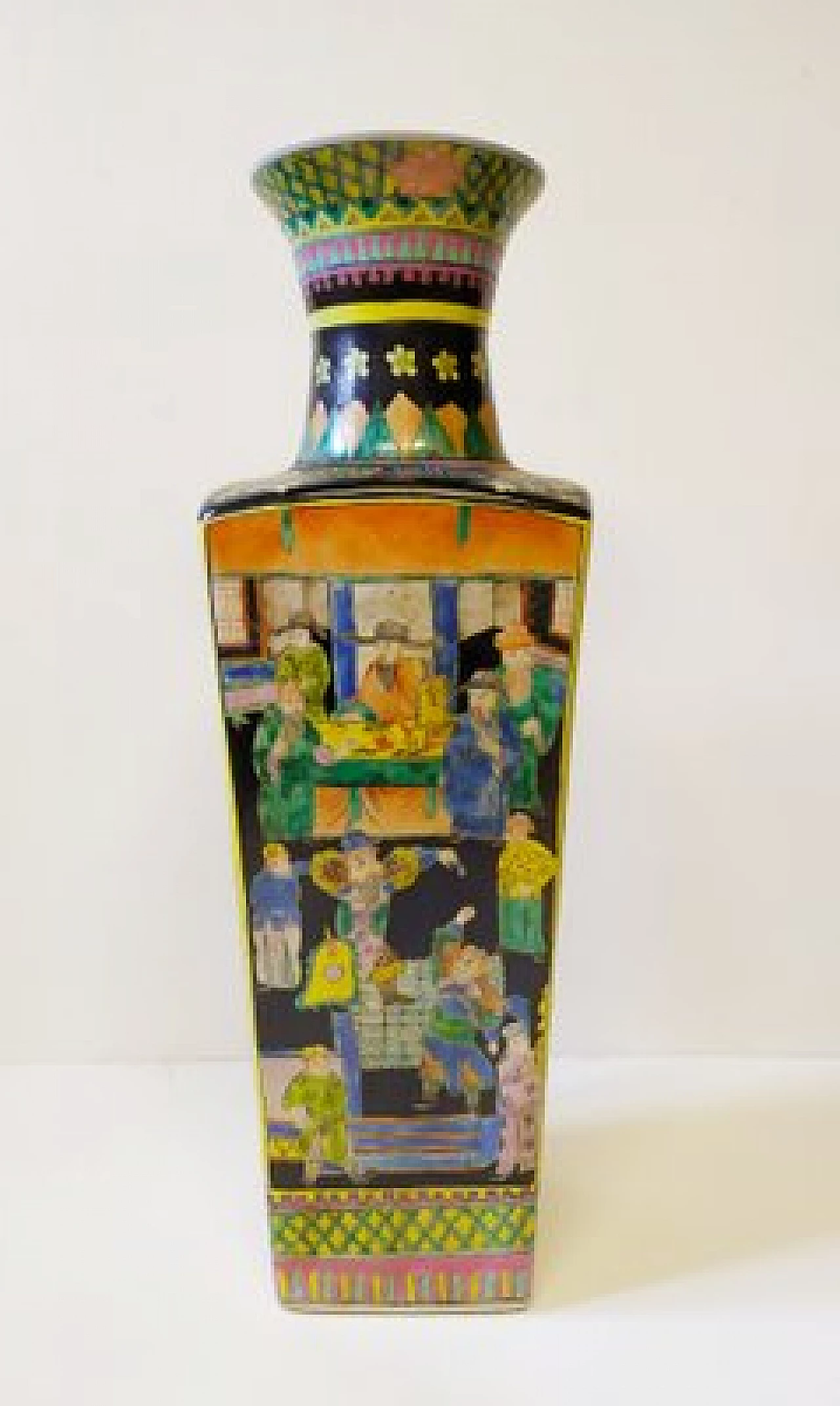 Vaso cinese in porcellana nera con decorazione multicolore, inizio '900 21