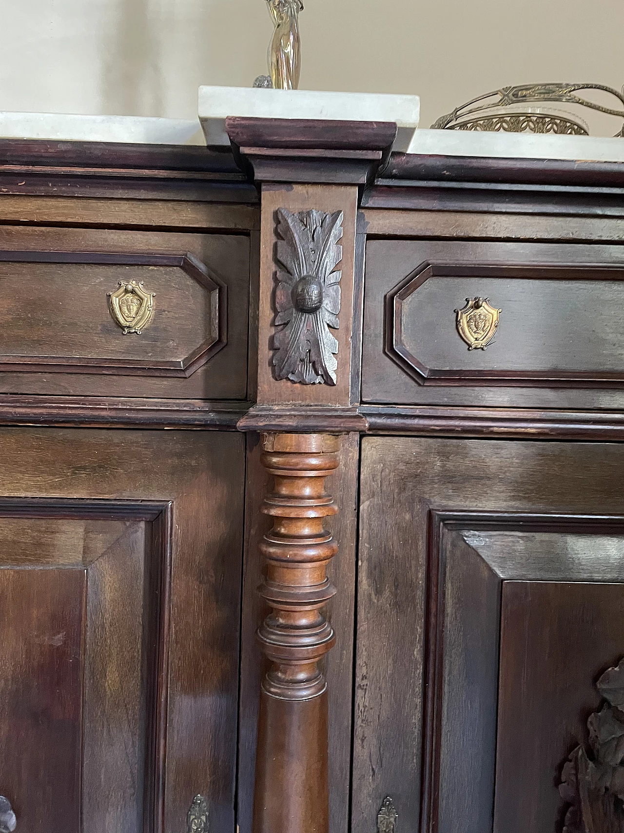 Carved wooden sideboard with recessed drawers, 19th century 8