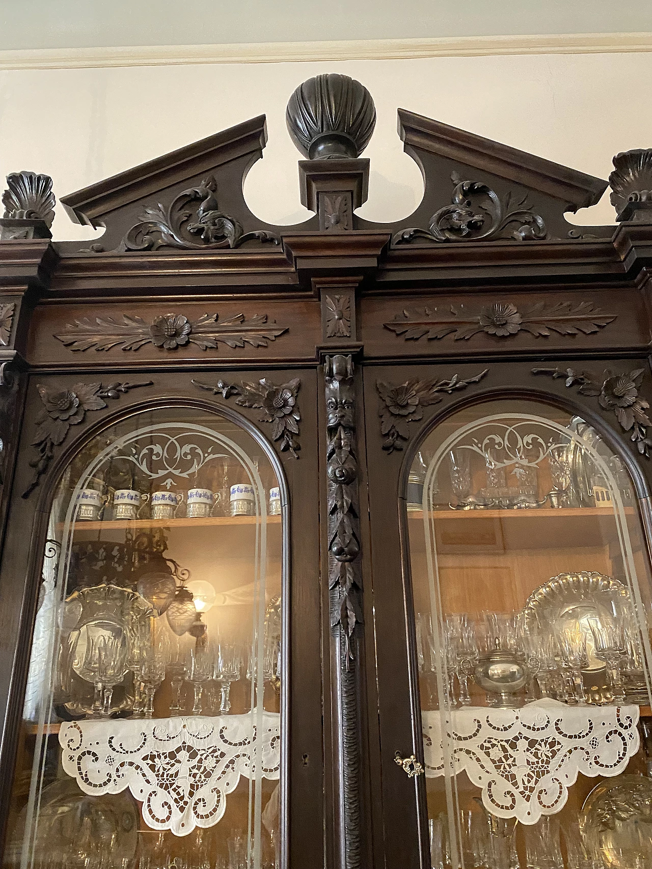 Carved wooden sideboard with display case, 19th century 6