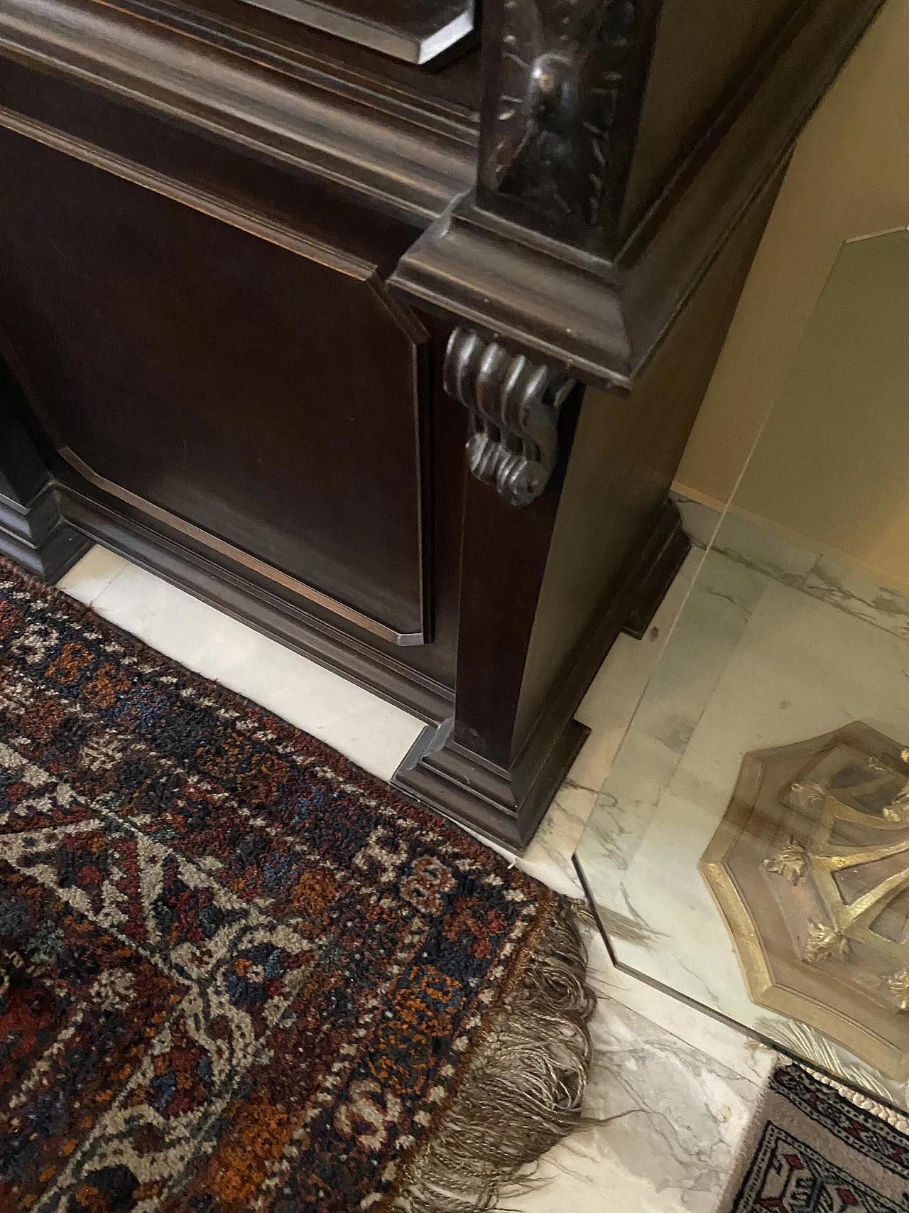 Carved wooden sideboard with display case, 19th century 10