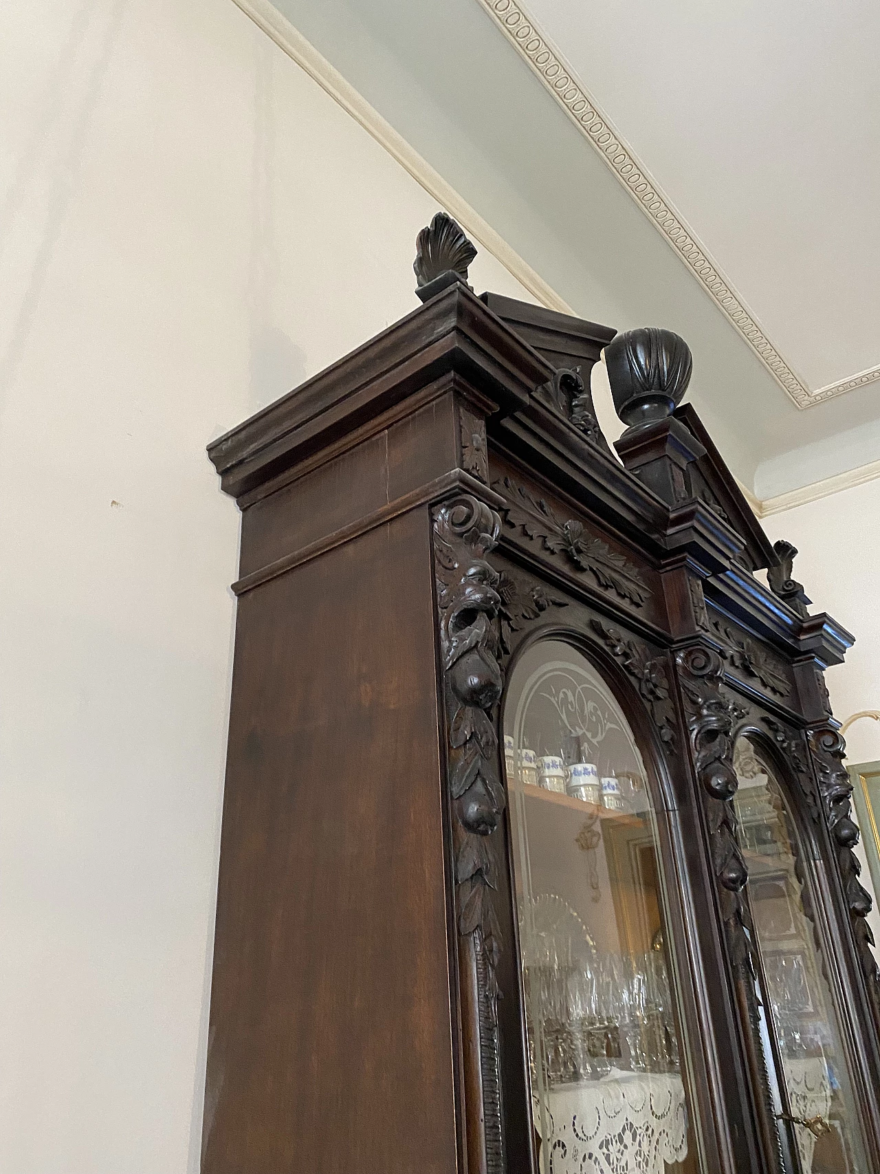 Carved wooden sideboard with display case, 19th century 15