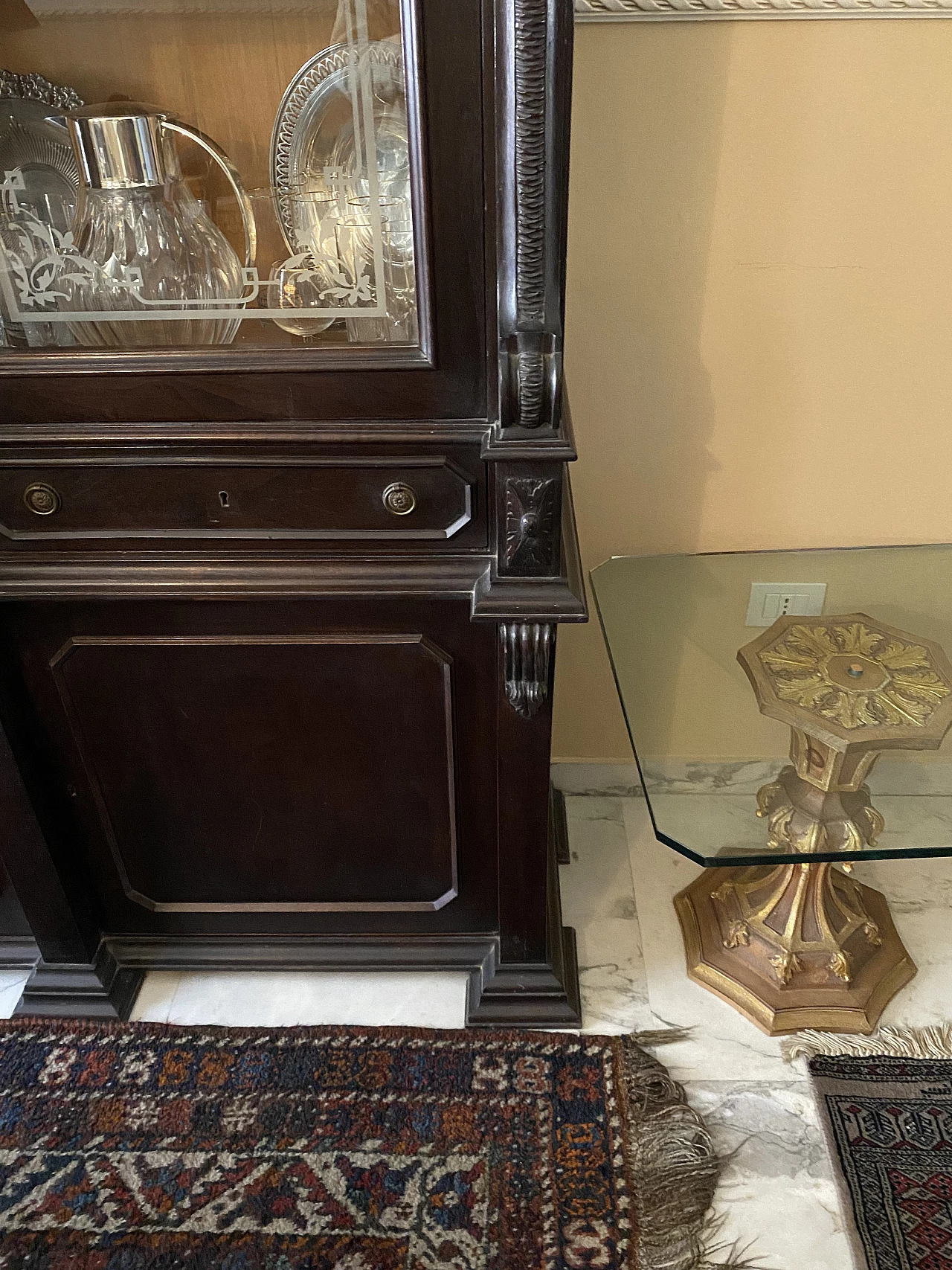 Carved wooden sideboard with display case, 19th century 20