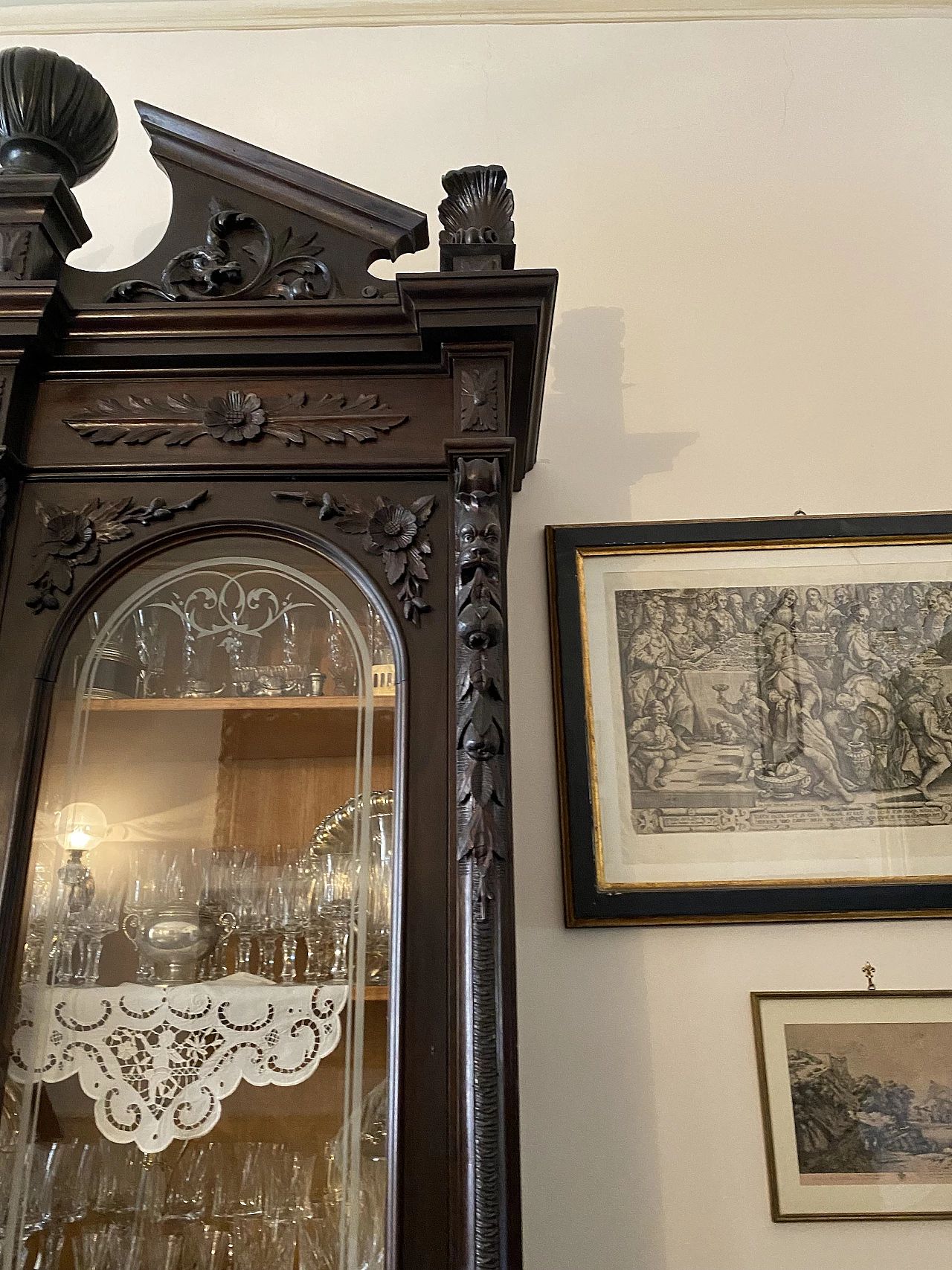 Carved wooden sideboard with display case, 19th century 26