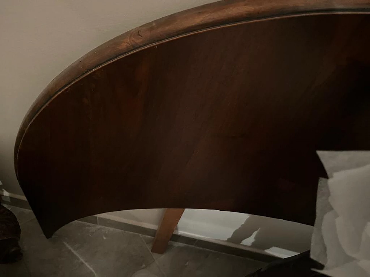 8 Chairs and round extendable table, 1920s 3