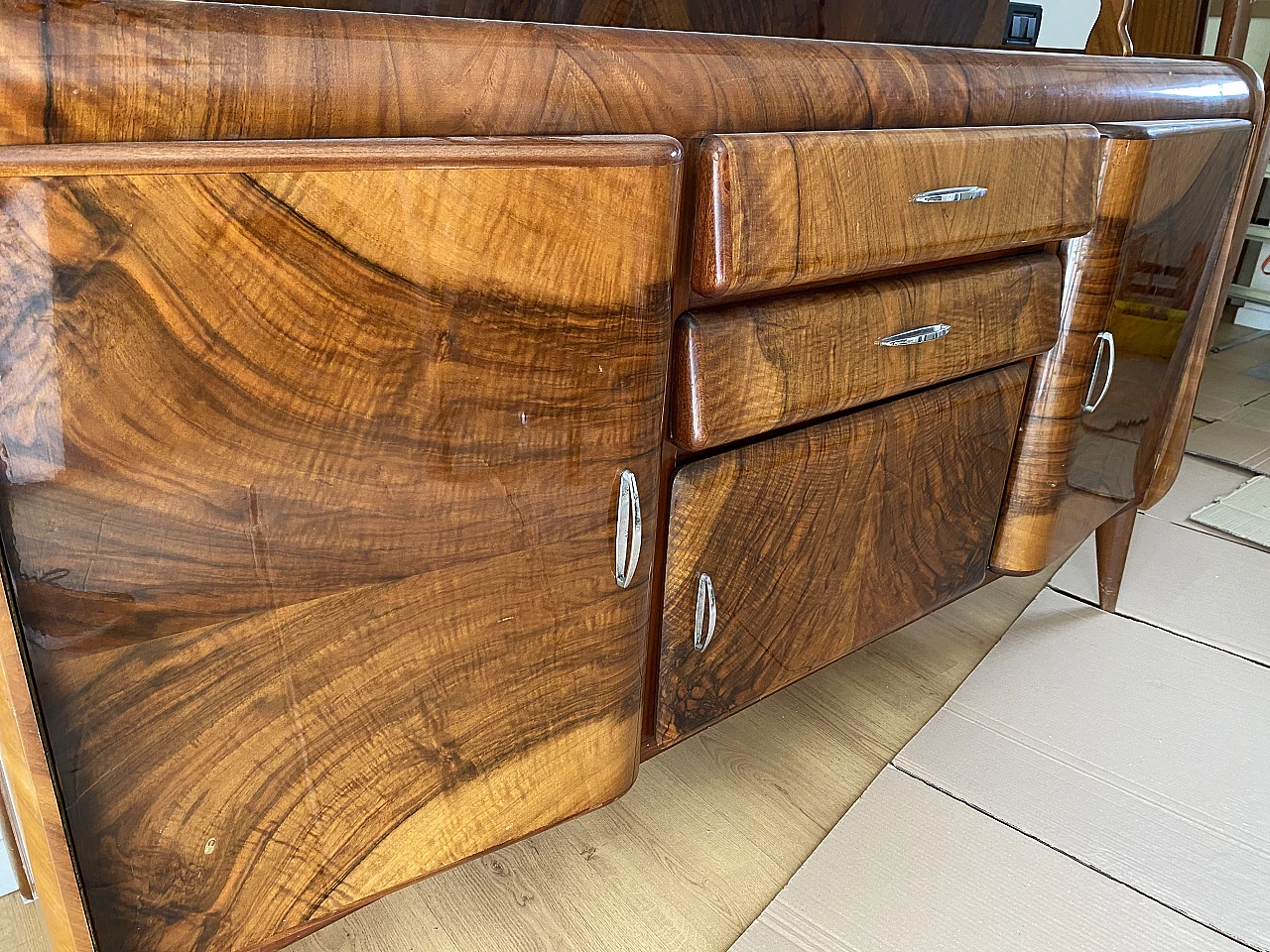 Credenza a due corpi in legno curvato con vetrina, anni '40 4