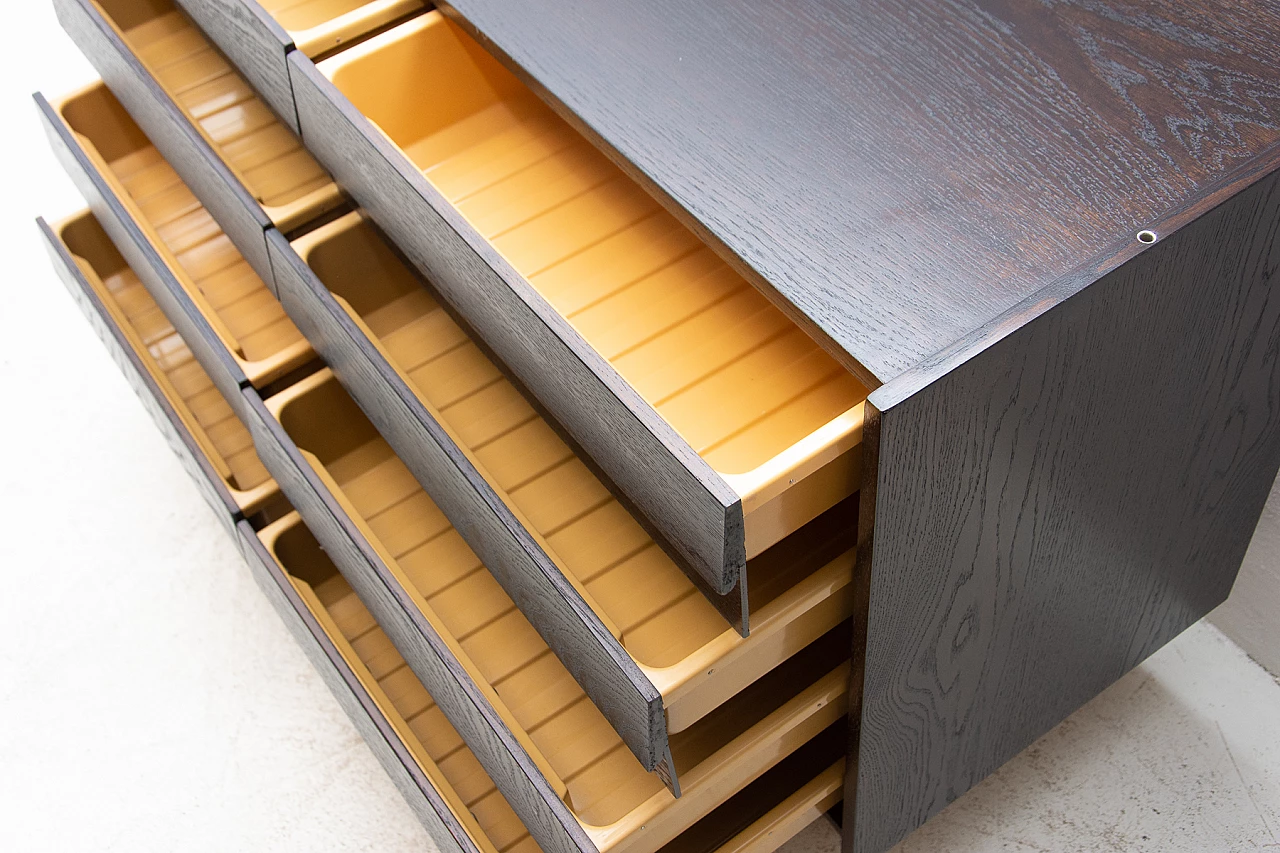 Cassettiera U-453 in rovere di Jiri Jiroutek per Interiér Praha, anni '60 10