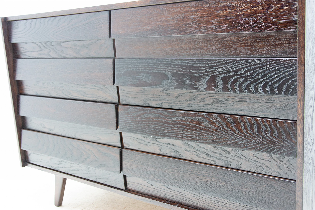 Cassettiera U-453 in rovere di Jiri Jiroutek per Interiér Praha, anni '60 12