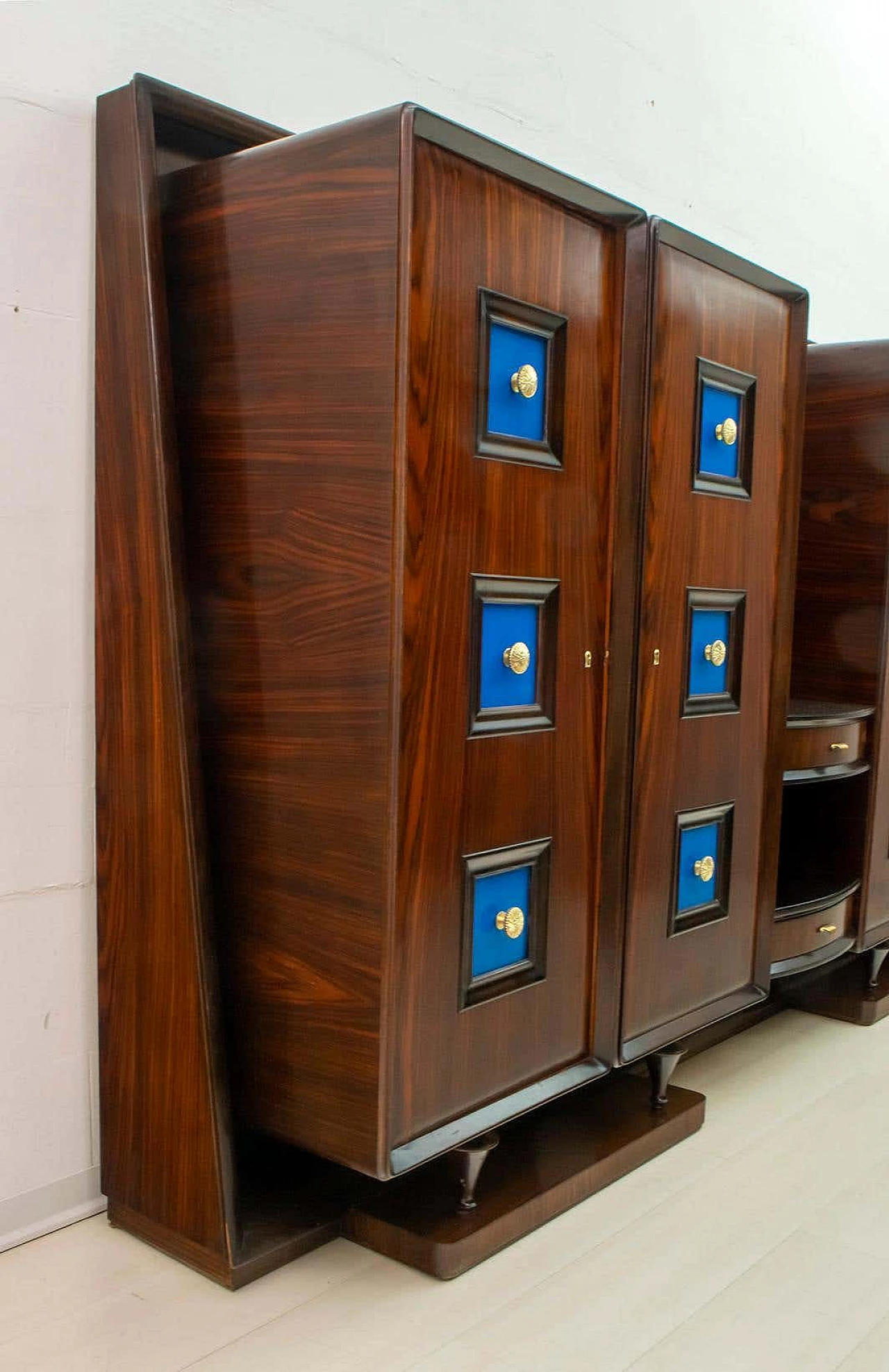 Mobile bar in noce di Guglielmo Ulrich per Arredamenti Casa, anni '40 3