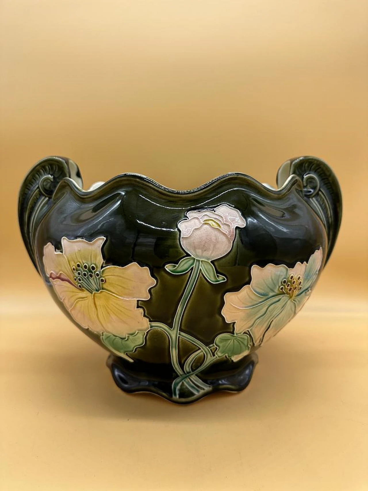 Cachepot in ceramica verde con fiori di Gustave De Bruyn, inzio '900 1