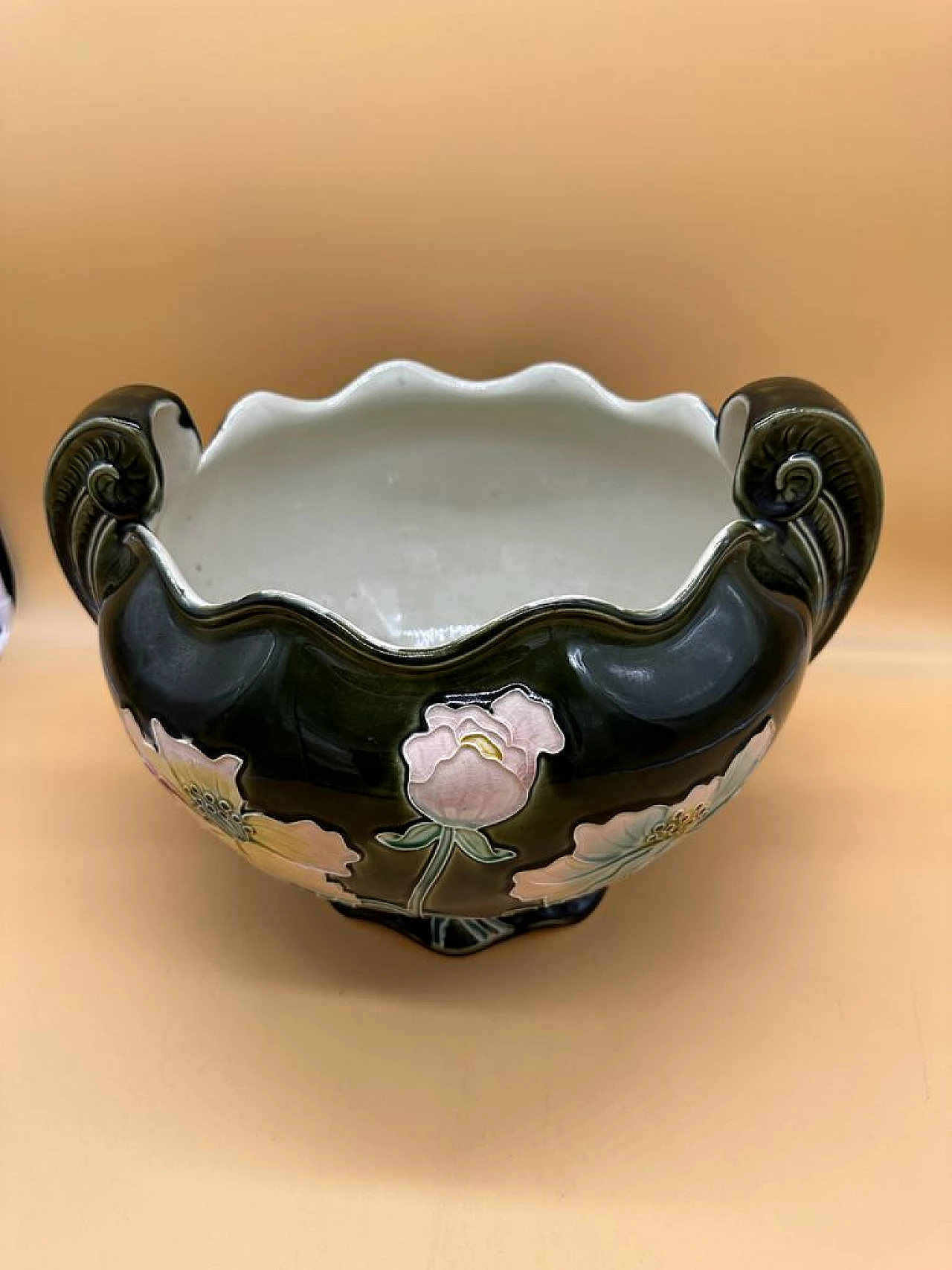 Cachepot in ceramica verde con fiori di Gustave De Bruyn, inzio '900 4