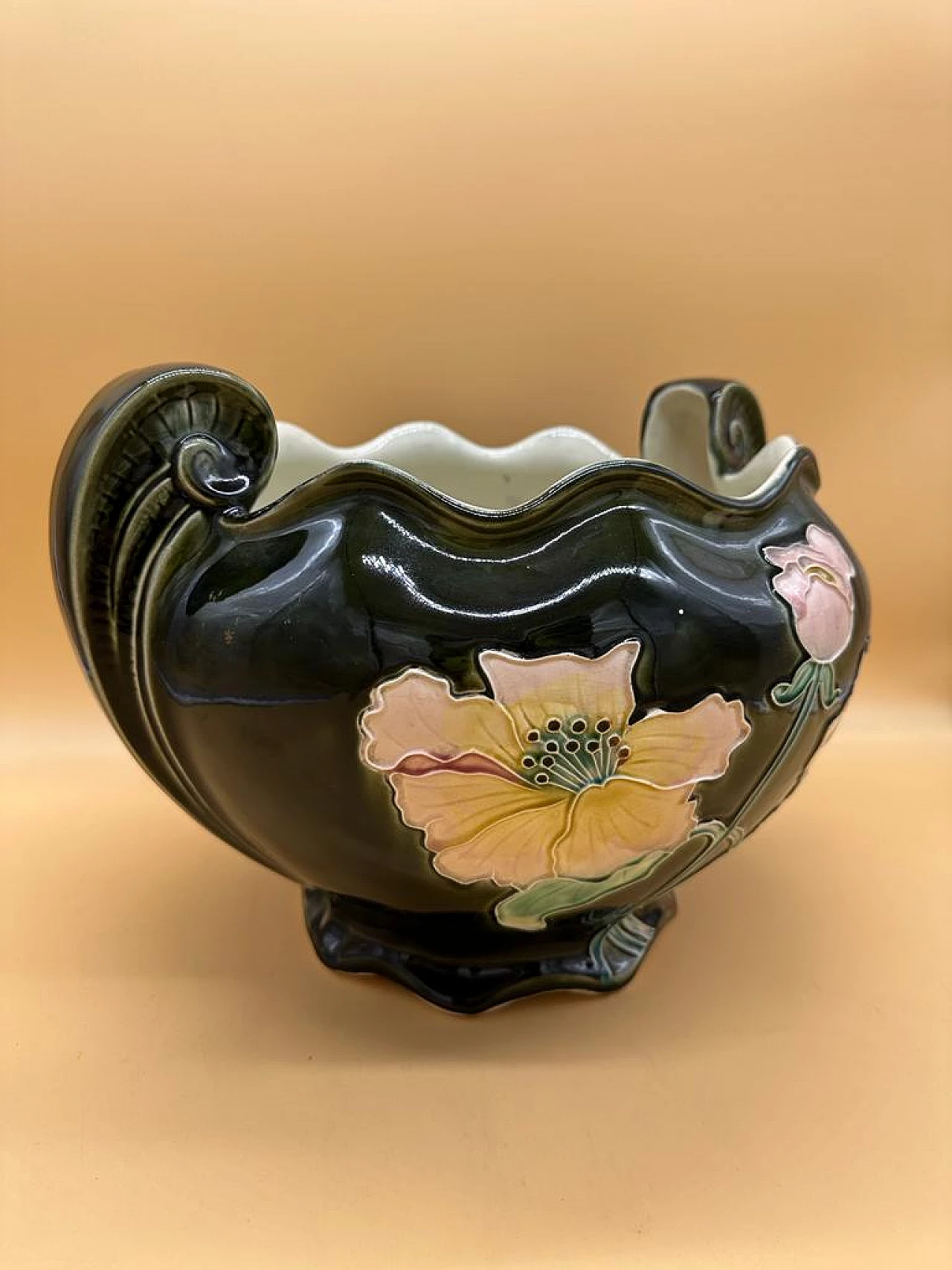 Cachepot in ceramica verde con fiori di Gustave De Bruyn, inzio '900 5