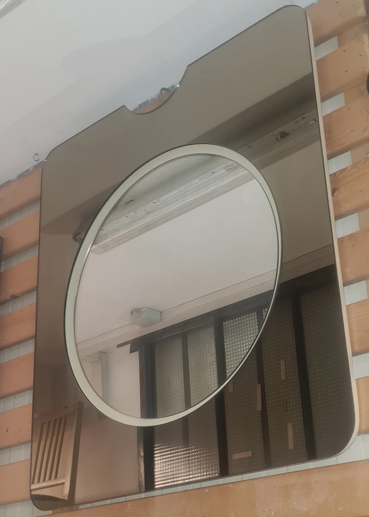 Specchio da parete rettangolare con mezzaluna in alto, anni '70 4