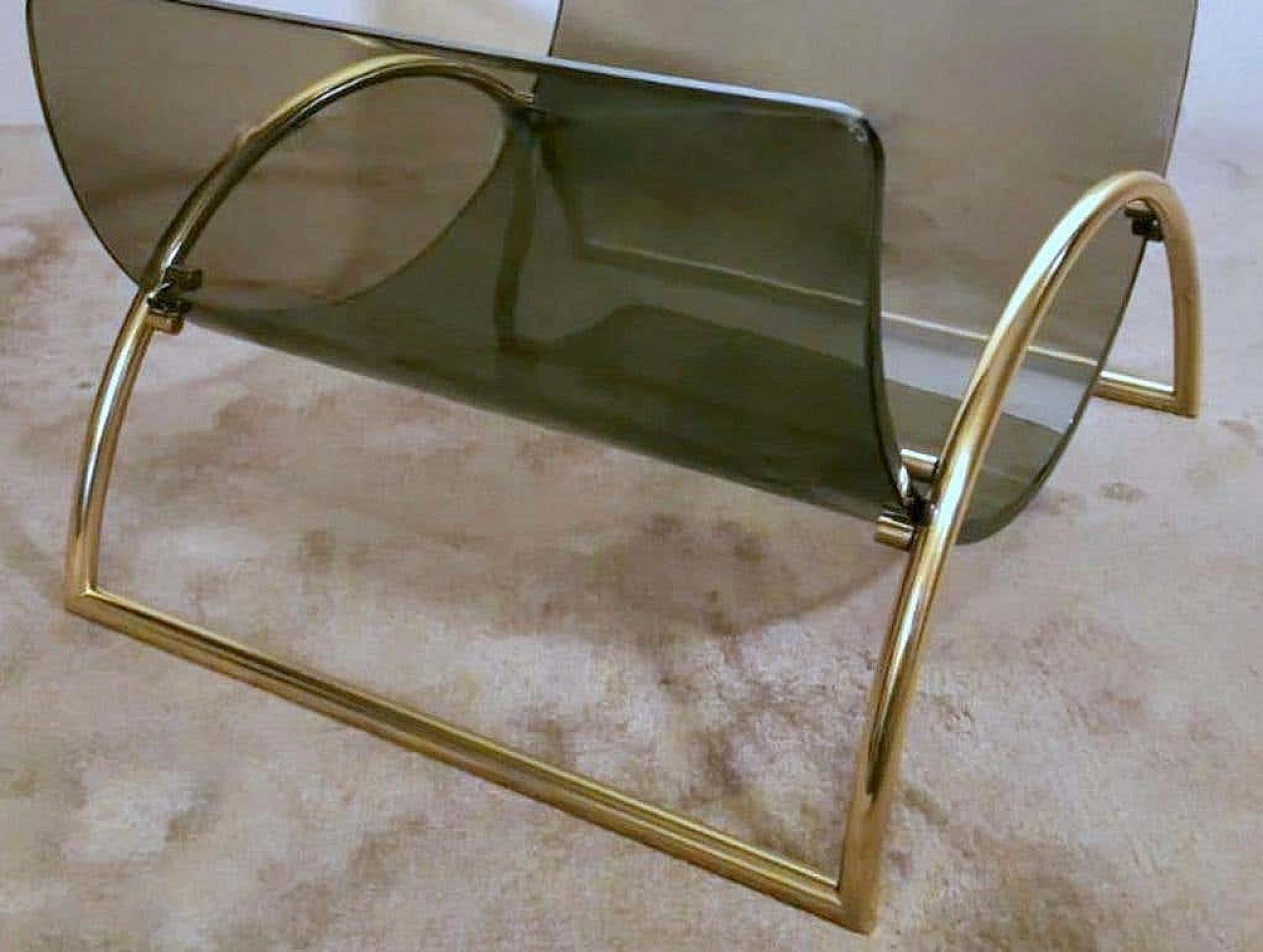 Smoked crystal and brass magazine rack attributed to Gallotti & Radice, 1970s 12