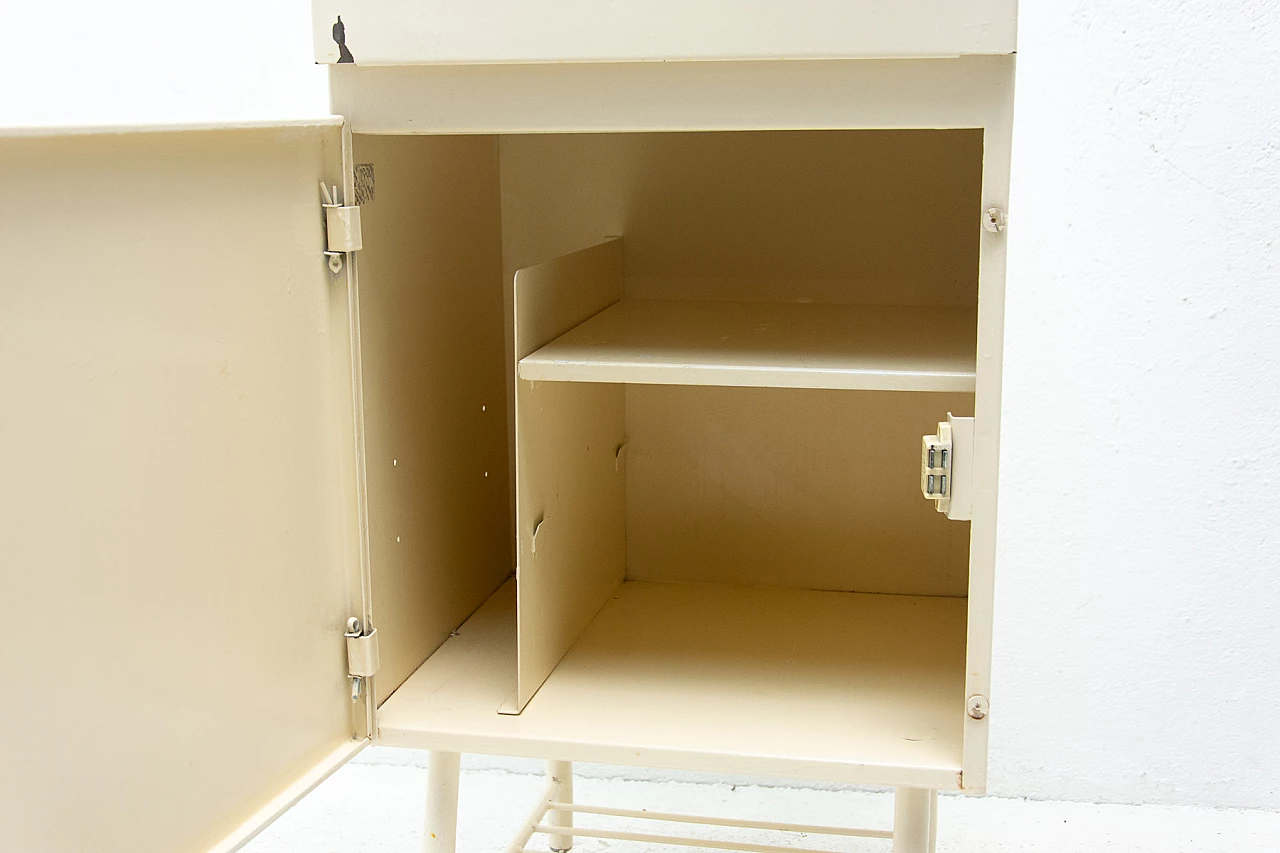 Coppia di comodini industriali in latta, anni '70 14