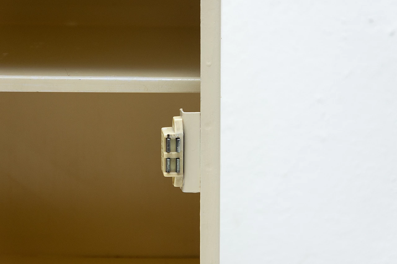 Coppia di comodini industriali in latta, anni '70 15