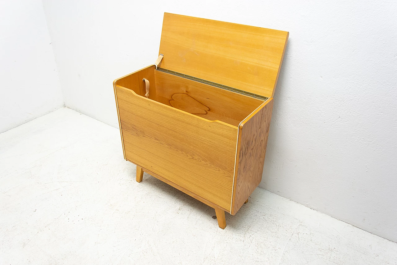 Mid-Century beechwood chest by Bohumil Landsman for Jitona, 1960s 8