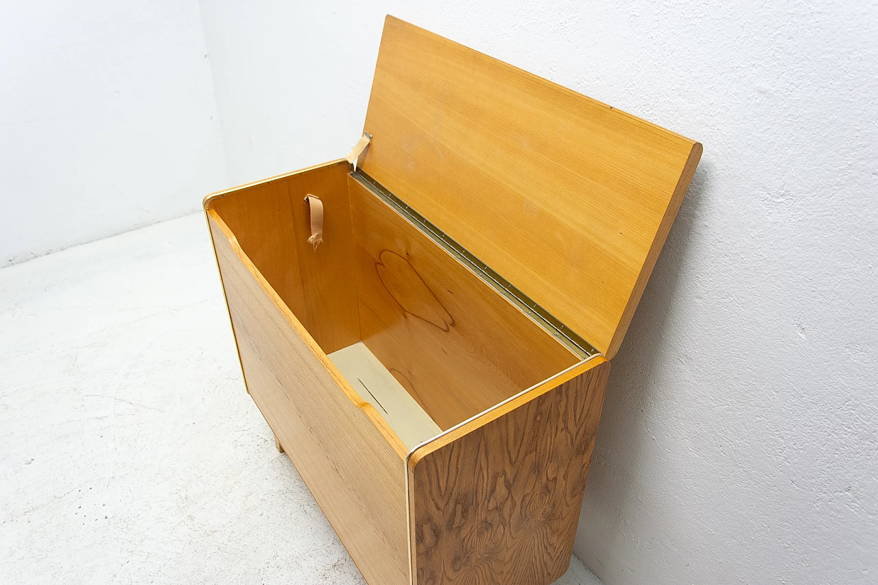 Mid-Century beechwood chest by Bohumil Landsman for Jitona, 1960s 9