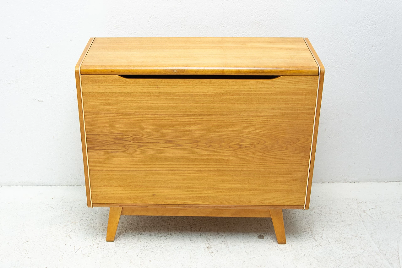 Mid-Century beechwood chest by Bohumil Landsman for Jitona, 1960s 17