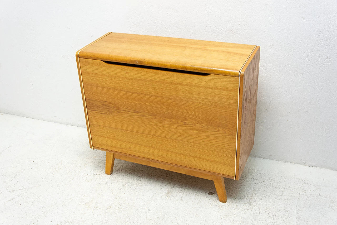 Mid-Century beechwood chest by Bohumil Landsman for Jitona, 1960s 18