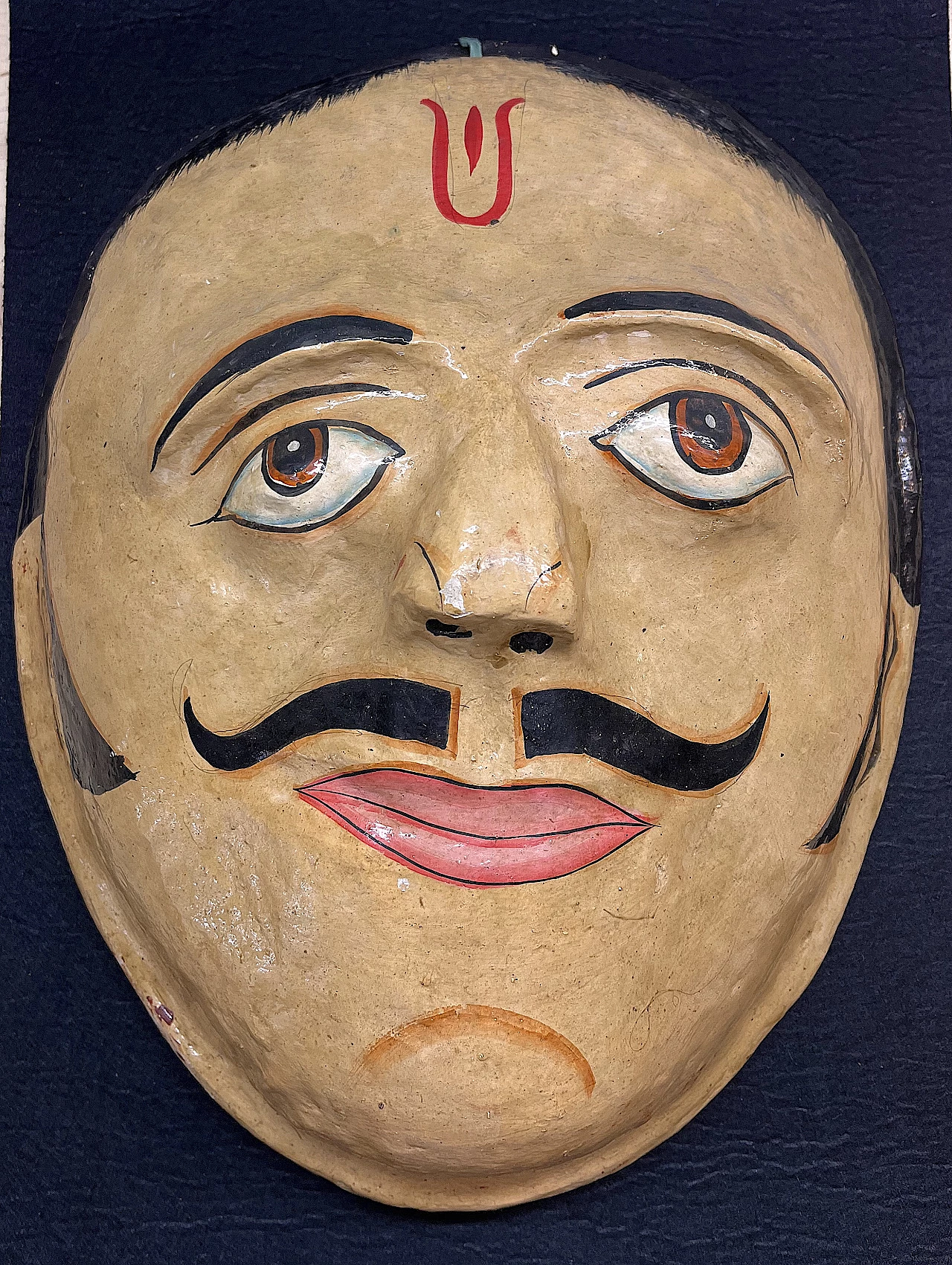 Maschera maschile in cartapesta, anni '60 1