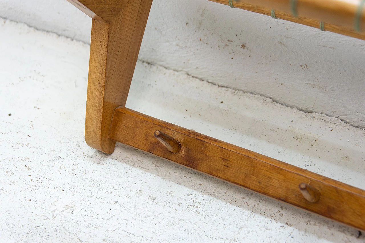 Appendiabiti da parete in faggio di Krásná Jizba, anni '60 6