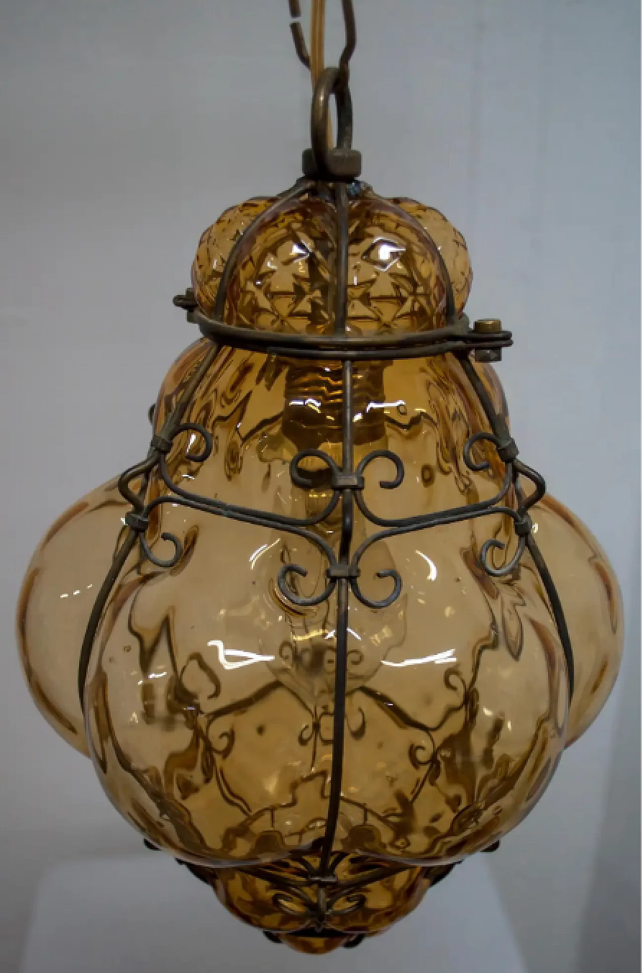 Lampada a sospensione in vetro ambrato soffiato di Murano di Archimede Seguso, anni '40 4