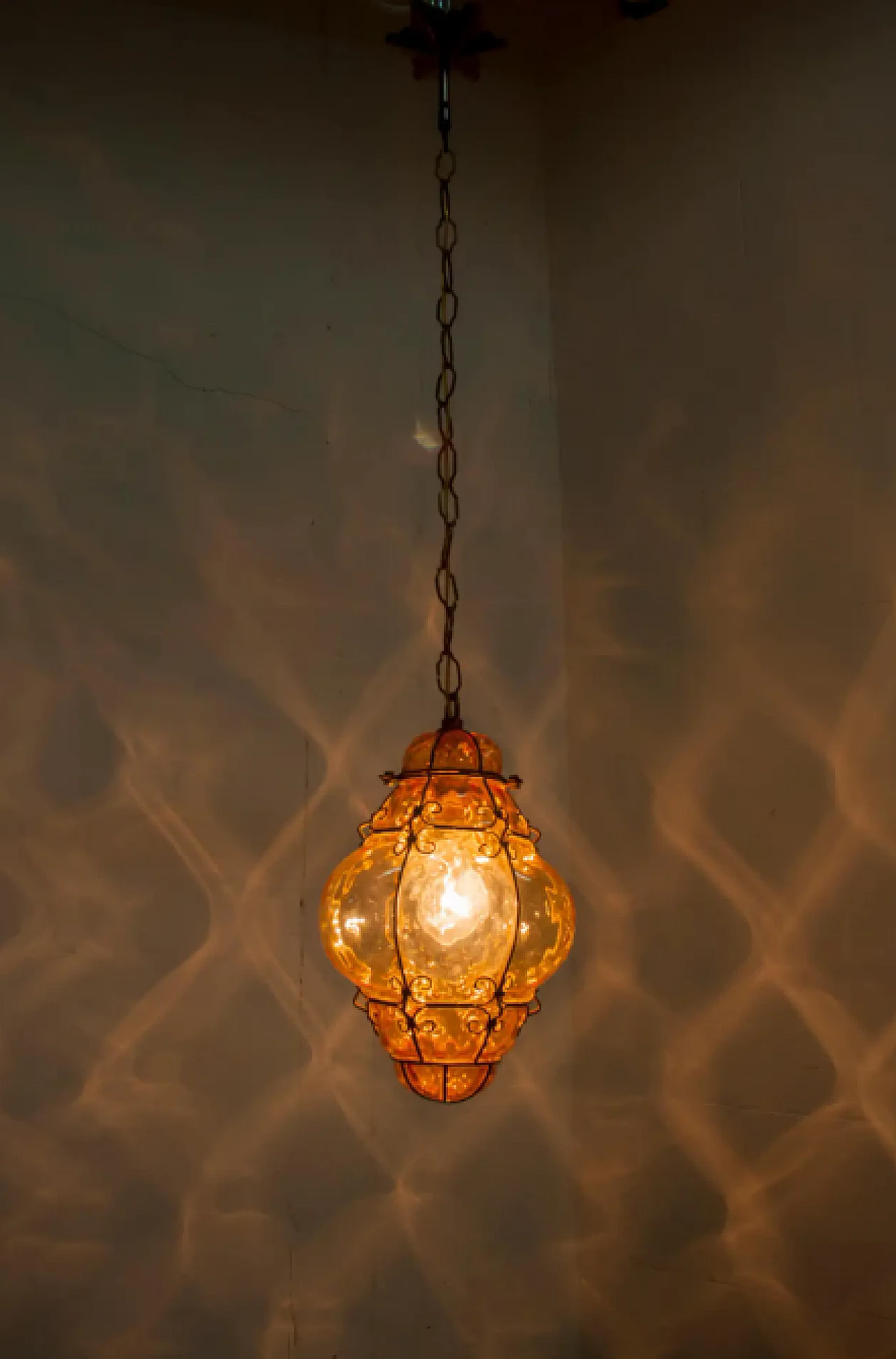 Lampada a sospensione in vetro ambrato soffiato di Murano di Archimede Seguso, anni '40 6