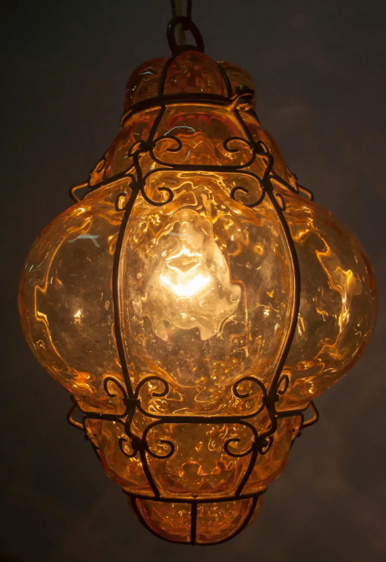 Lampada a sospensione in vetro ambrato soffiato di Murano di Archimede Seguso, anni '40 8