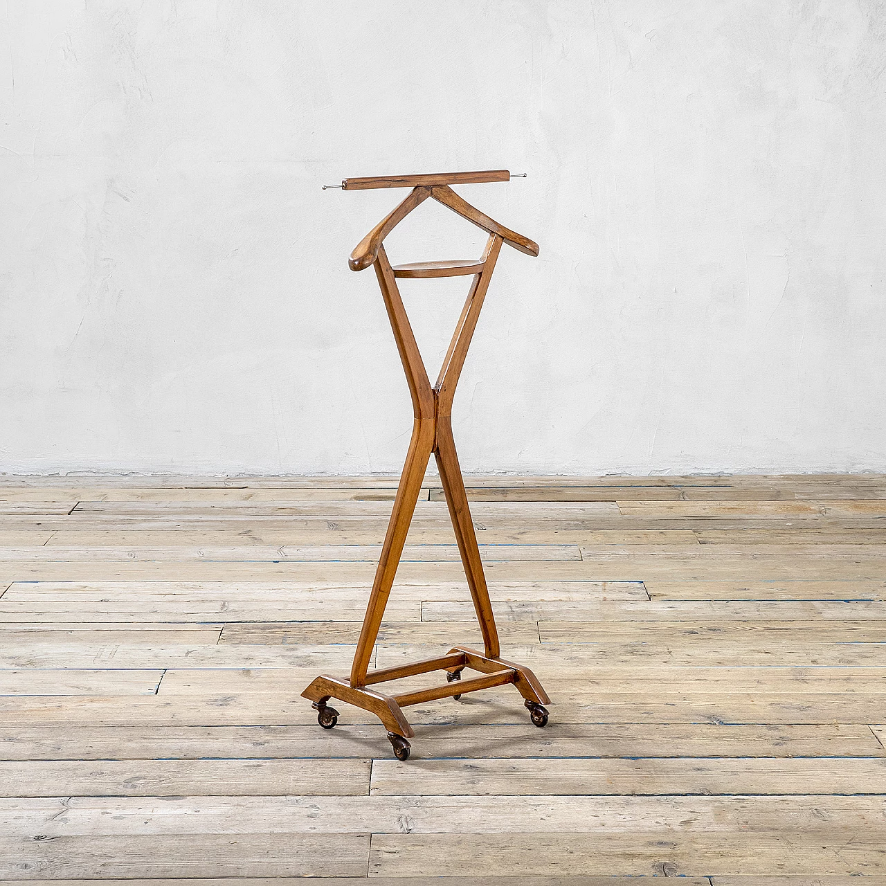Single wooden valet stand for Fratelli Reguitti, 1950s 1