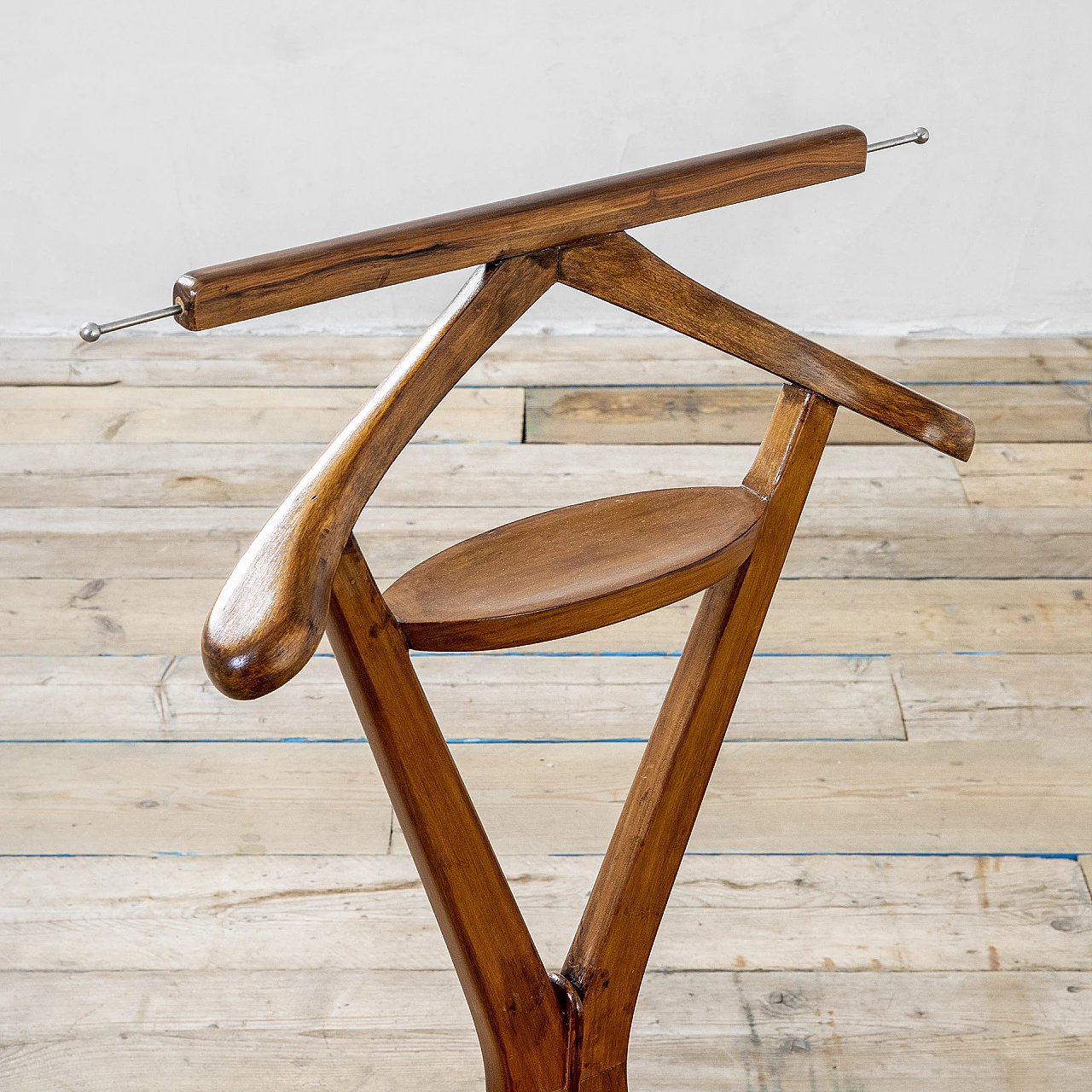 Single wooden valet stand for Fratelli Reguitti, 1950s 3