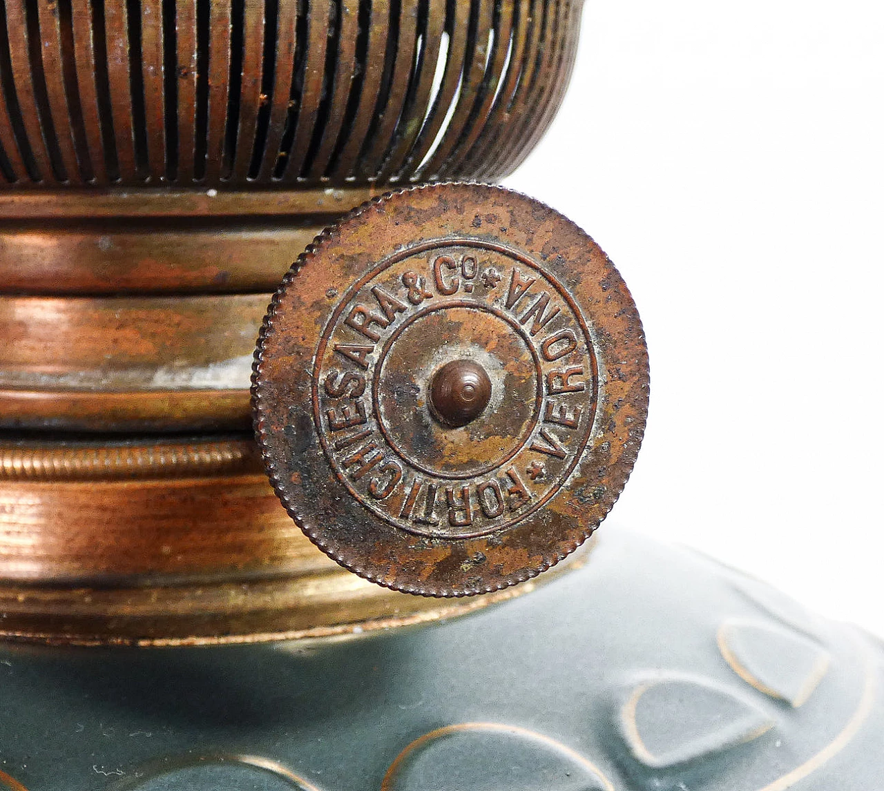 Lume a petrolio Liberty in ceramica smaltata, bronzo e cristallo di Forti Chiesara Cristal de Roche, inizio '900 7